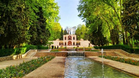  “Gardens of Paradise: Reflections on Iranian Architecture” – A Journey Through Time and Beauty